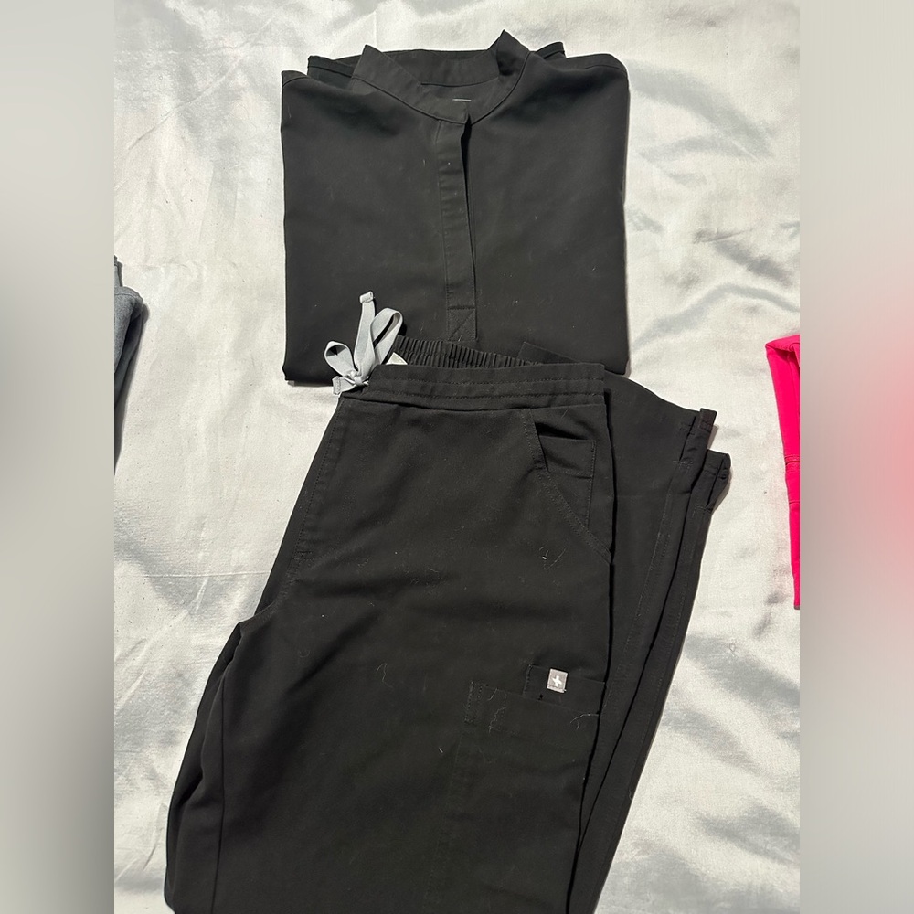 Figs set medium pants, small top